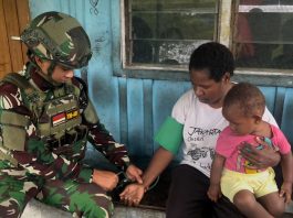 Satgas Yonif 521/DY Gelar Pengobatan Gratis dan Bagikan Pakaian Layak Pakai di Kobakma