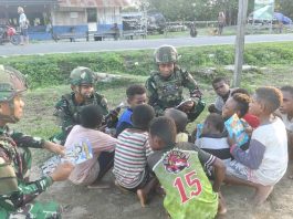 Satgas Yonif 521/DY Sentuh Hati Warga Papua, Dorong Lahirnya Generasi Cerdas dan Sehat