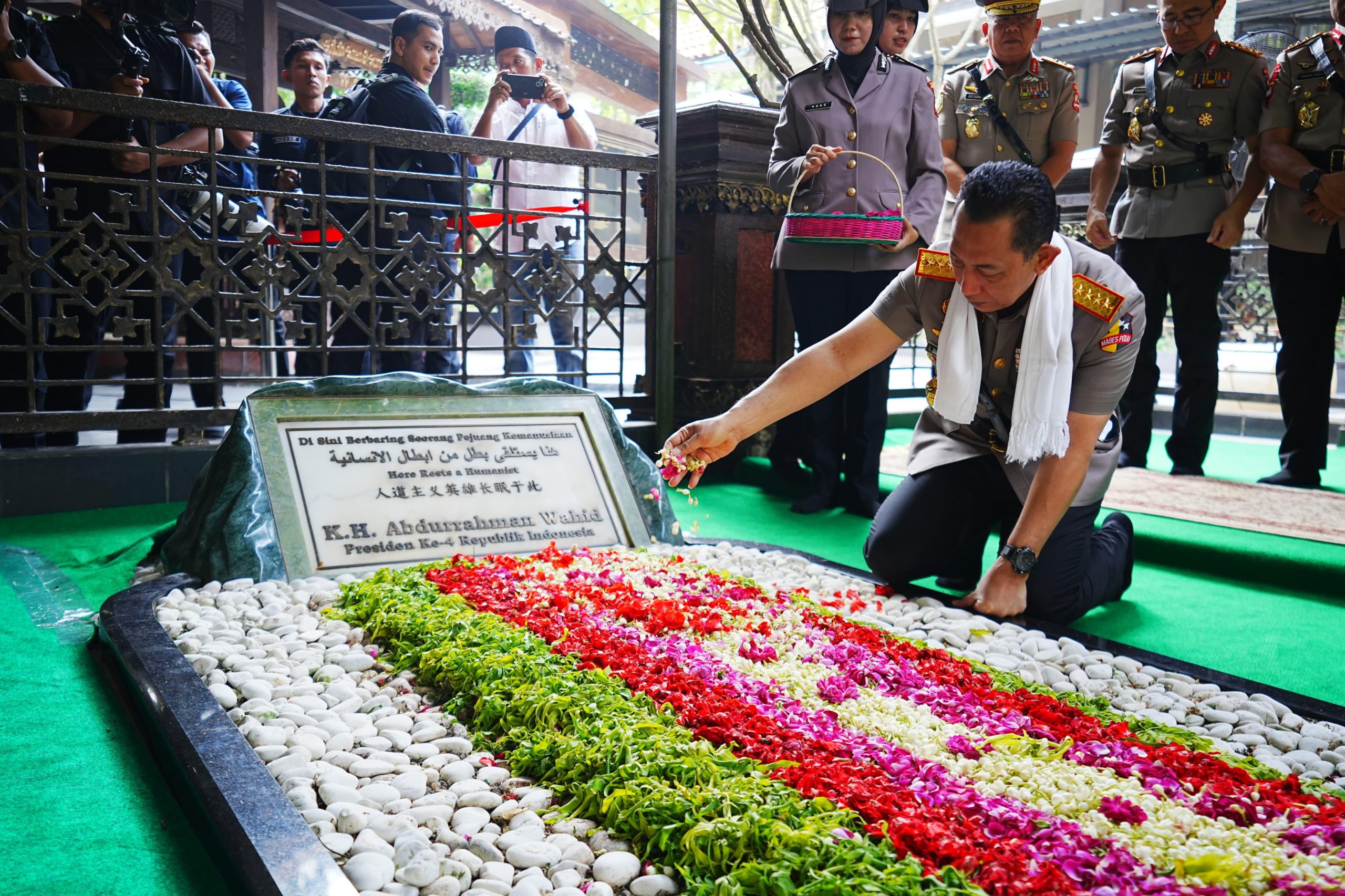 Mengapa Kapolri Datangi Makam Gus Dur? Jejak Reformasi Polri Kembali Dikenang di Tebuireng