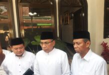 Usai Misi Damai di Iran, Gus Yahya Langsung Bersujud Syukur di Ponpes Tambakberas Jombang