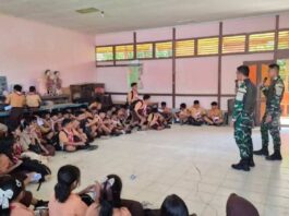 Bentuk Karakter Pelajar Perbatasan, Satgas Pamtas Yonarmed 13/Nanggala Beri Pembekalan Wawasan Kebangsaan di SMPN 1 Ketungau Hulu